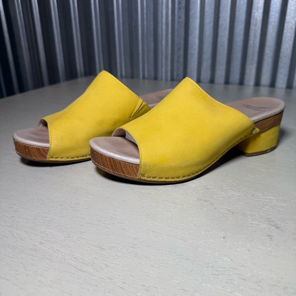 Dansko Leather Maci Mules in Daffodil Yellow, size 40, US 9 - 9.5, excellent - Picture 2 of 10